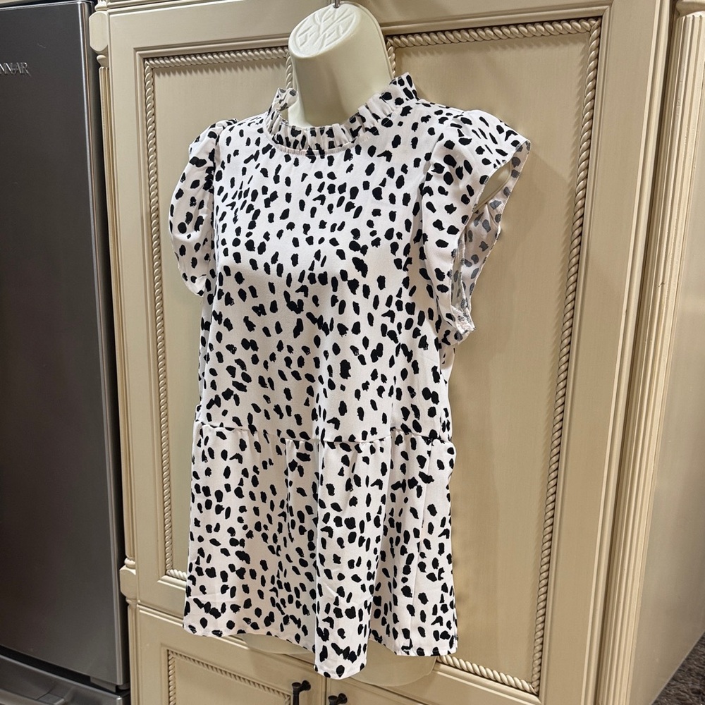 NWT Angashion Black and White Polka Dot Blouse Medium